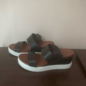 NWOT Blacks white brown torrid platform wedges